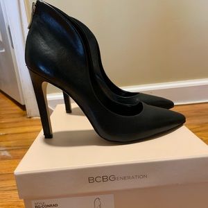 BCBG BlK Pump